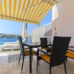 شقة Mirjana